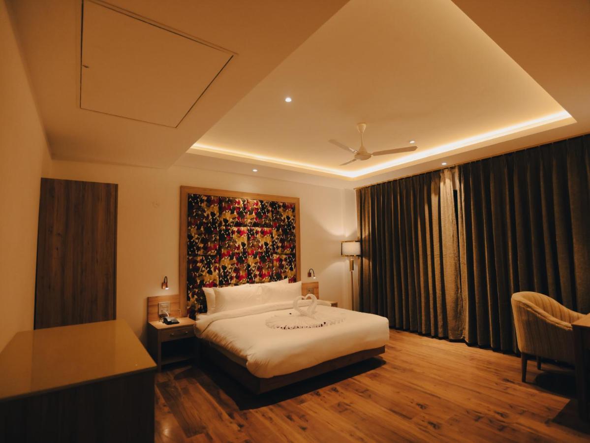 Clarks Inn Express, Dehradun Exterior foto