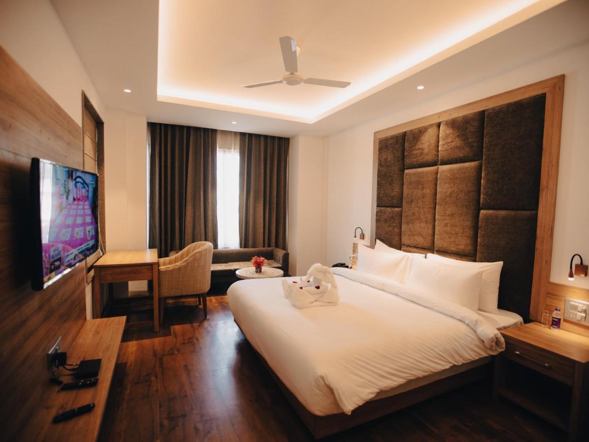 Clarks Inn Express, Dehradun Exterior foto