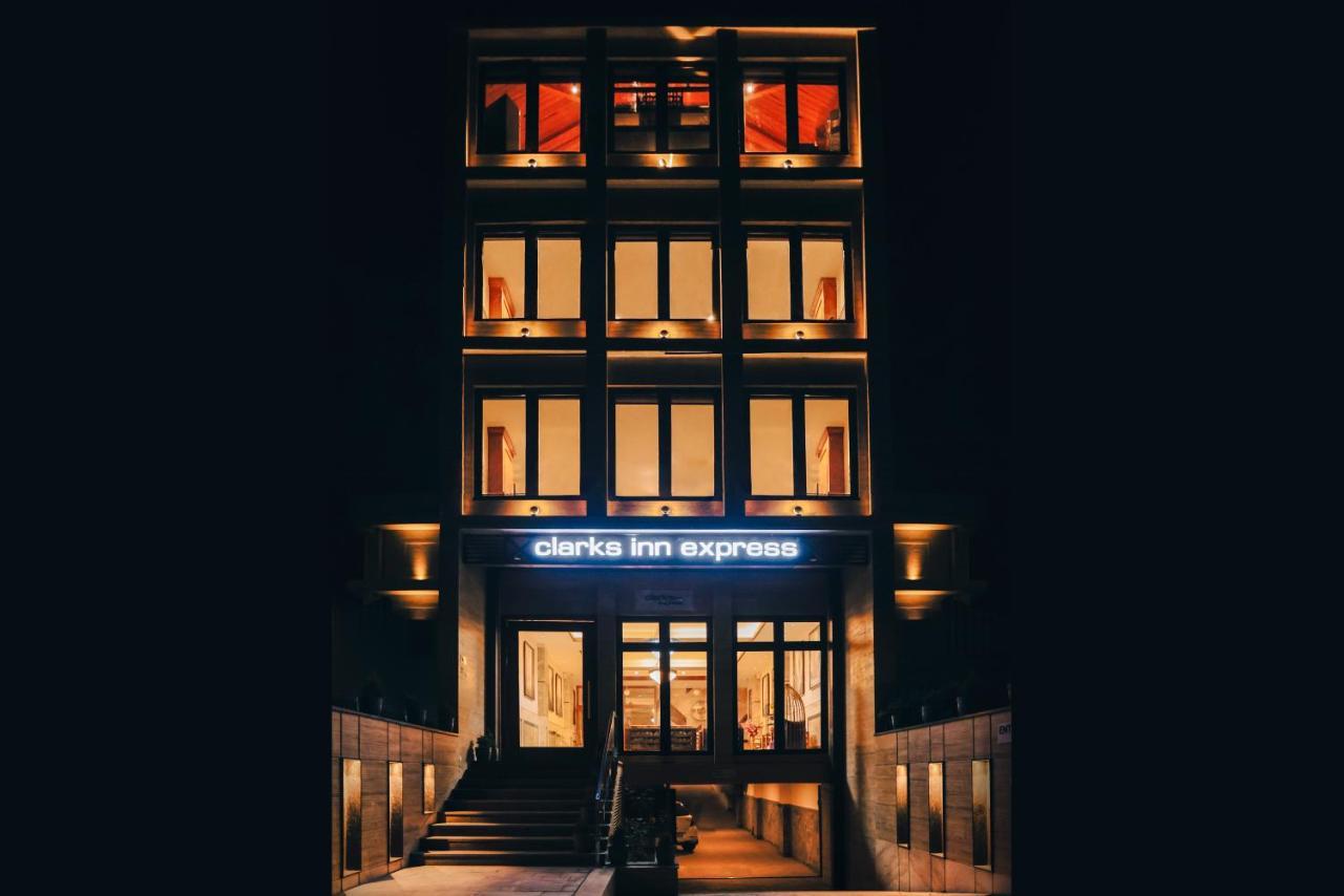 Clarks Inn Express, Dehradun Exterior foto